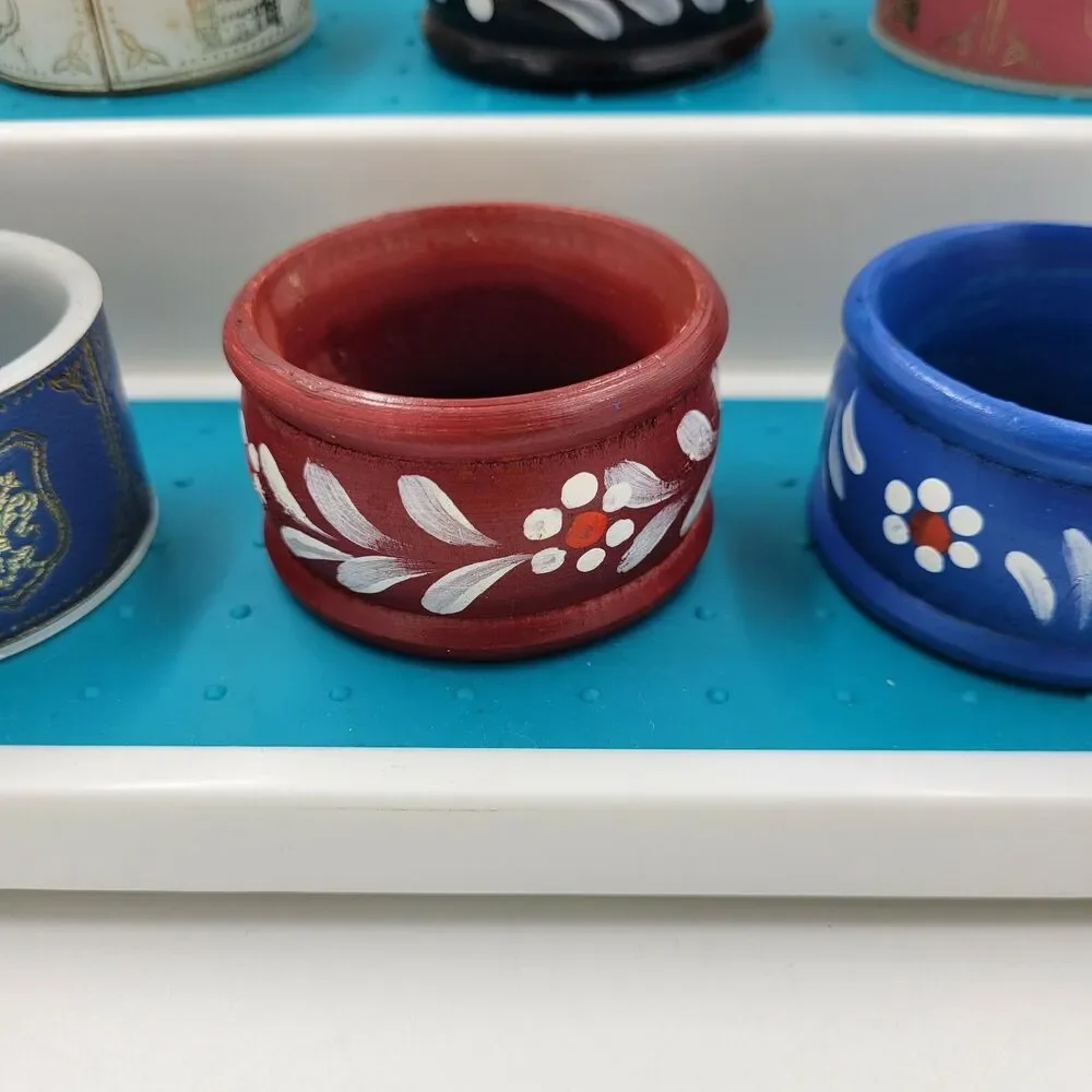 VTG Napkin Rings Flowers Floral Set of 10 vintage Cottagecore Wood & Bakelite??